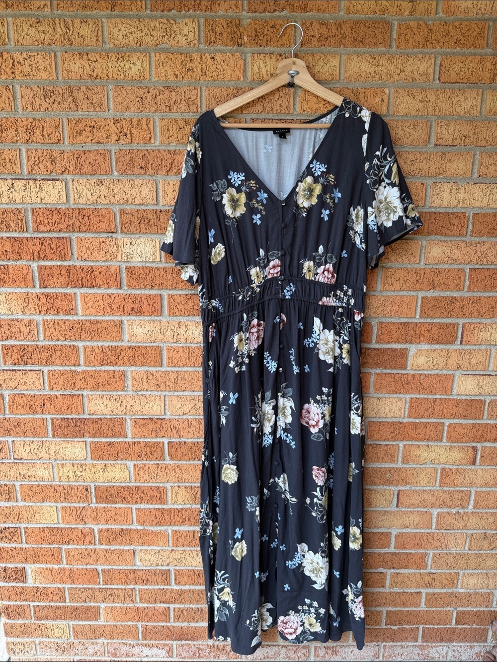 Torrid Floral Maxi With Pockets! Size 2 Women’s Gray Button Front Plus Size